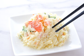 定番のお惣菜のポテトサラダ