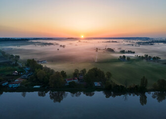 Fototapeta premium Lever de soleil sur la Dordogne