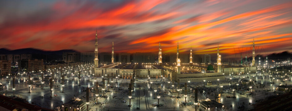 Fototapeta Medina Munawwarah is one of the two famous holy cities in the Hejaz region of the Arabian Peninsula  the first capital of the Islamic State.