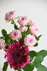 薔薇とガーベラ