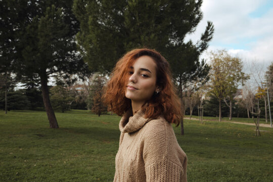 Chica en los parques de Madrid (Fuenlabrada)