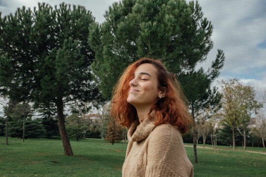 Chica en los parques de Madrid (Fuenlabrada)