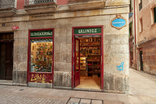 The Ultramarinos Galindez grocer&acute;s shop, a traditional shop founded in 1922 and located in Barrenkale Street, is one of the centennial small business in Bilbao