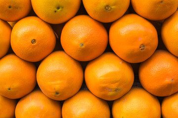 Fresh and ripe kinnow oranges arranged in a geometrical shape © Pritam_Ghosh_CC