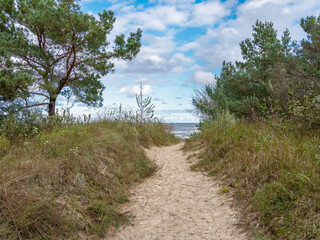 Strandaufgang Sandweg durch Düne