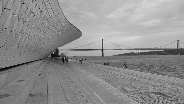 Promenade on the shore of the Tagus River in the morning