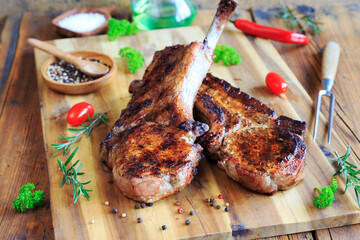 Tomahawk Steak vom Duroc Schwein