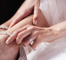 hands of the bride