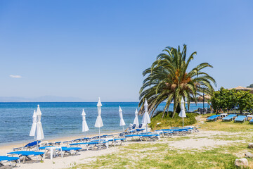 Fototapeta premium Picturesque sandy beach in Greece perfect summer vacation destination for relaxation by the sea.