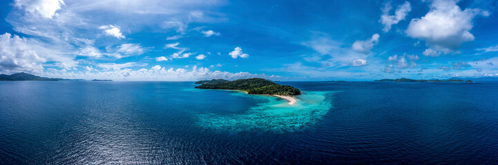 Obraz premium view of the sea island panoramic landscape