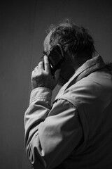 rozmowa przez telefon 