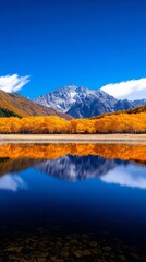 Naklejka premium A lake with a mountain in the background and a blue sky