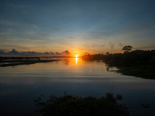 Fototapeta premium Morning atmosphere and sunrise on the Amazon east of Tefé.