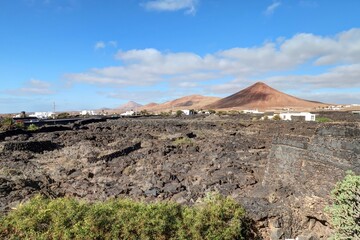 volcans du parc national de Timanfaya sur l'île de Lanzarote aux canaries en Espagne et champs de...