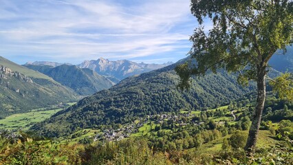 Bilhères et la vallée d'Ossau vus depuis les cromlechs de Lous Couraus