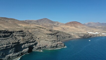 Fototapeta premium survol de playa quemada à Lanzarote, canaries, Espagne 