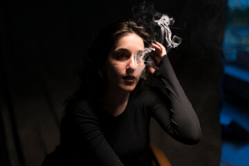 modelo espa&ntilde;ola morena fotos con humo de tabaco fumando 2024 Spanish brunette model photos with tobacco smoke smoking 2024