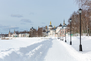 Veliky Ustyug embankment in winter