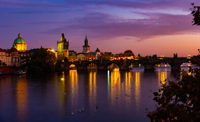 Obraz premium Illuminated Charles Bridge at night in autumn, Czech Republic, Prague
