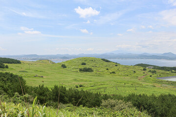 Naklejka premium 산 정상에서 바라보는 풍경 제주 제주시 우도면 연평리 소머리오름