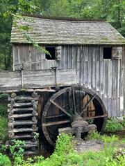 Obraz premium old wooden mill
