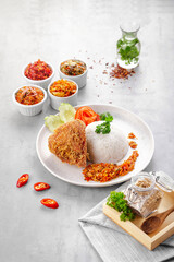 rice with fried chicken and vegetables © Fadly_2709