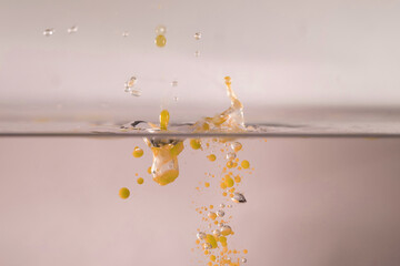 farbe tropfen wasser orange