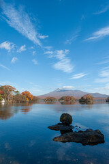秋の晴れた空と駒ケ岳