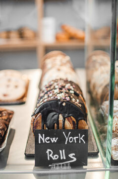 New York rolls expuestos en escaparate