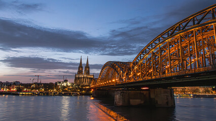 K&ouml;lner Dom mit Hohenzollernbr&uuml;cke 