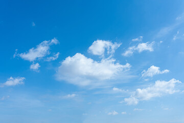 Obraz premium Sunny Sky Fluffy Clouds Blue Sky Background Nature Scene