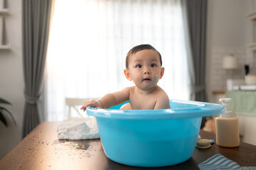 When parents gives the baby a bath, he enjoys it