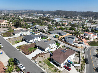 Obraz premium Aerial view of middle class houses in the valley of Oceanside town in San Diego, California. USA.