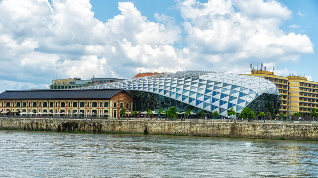 .A distinctive whale shaped glass structure.  It houses the New Budapest Gallery together with a range of shops, restaurants and cafes.