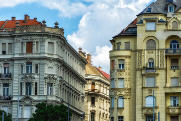 Obraz premium The elaborate facade of Art Nouveau architecture in the city center of Budapest.