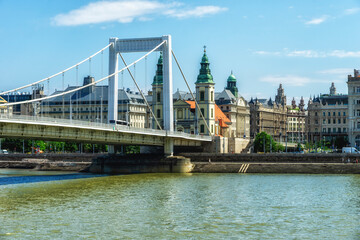 Obraz premium Ferenciek Tere, a luxury shopping area with Elizabeth Bridge, Budapest