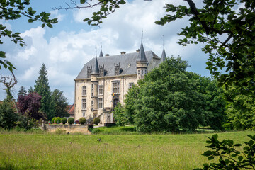Kasteel Schaloen is een kasteel in Oud-Valkenburg in de Zuid-Limburgse gemeente Valkenburg aan de Geul