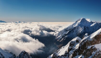 산꼭대기 풍경 눈으로 덮인 산봉우리와 그 아래로 펼쳐진 운해