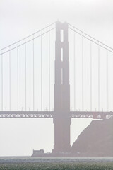 Obraz premium Golden Gate Bridge Pillars Shrouded in Mist