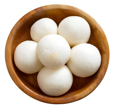 opular traditional Indian sweets Rasgulla in a wooden bowl. isolated on a transparent background.