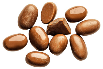Obraz premium Milk chocolate-covered almonds isolated on a white background