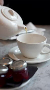 servire du th&eacute;