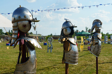 Naklejka premium Shimmering armor displayed under a bright sky at a festive gathering