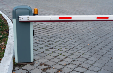 Gray barrier automatic with beacon