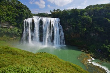 Fototapeta premium 壮大な黄果樹瀑布・貴州省