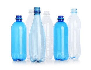 Naklejka premium Many empty plastic bottles isolated on white