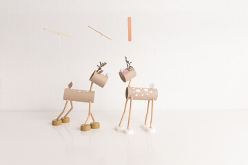 Christmas deer toy made from recycled toilet paper rolls DIY tutorial for kid and kindergarten....