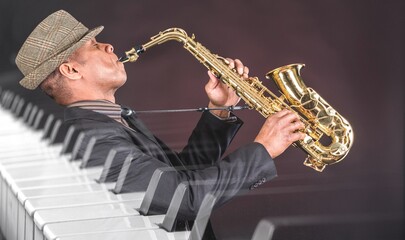 Naklejka premium Music concept with saxophone and piano keys