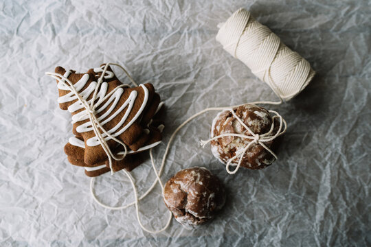 Holiday cookies twine, ready for packaging and eating.