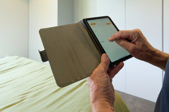 Notes being recorded on iPad by Building Inspector 